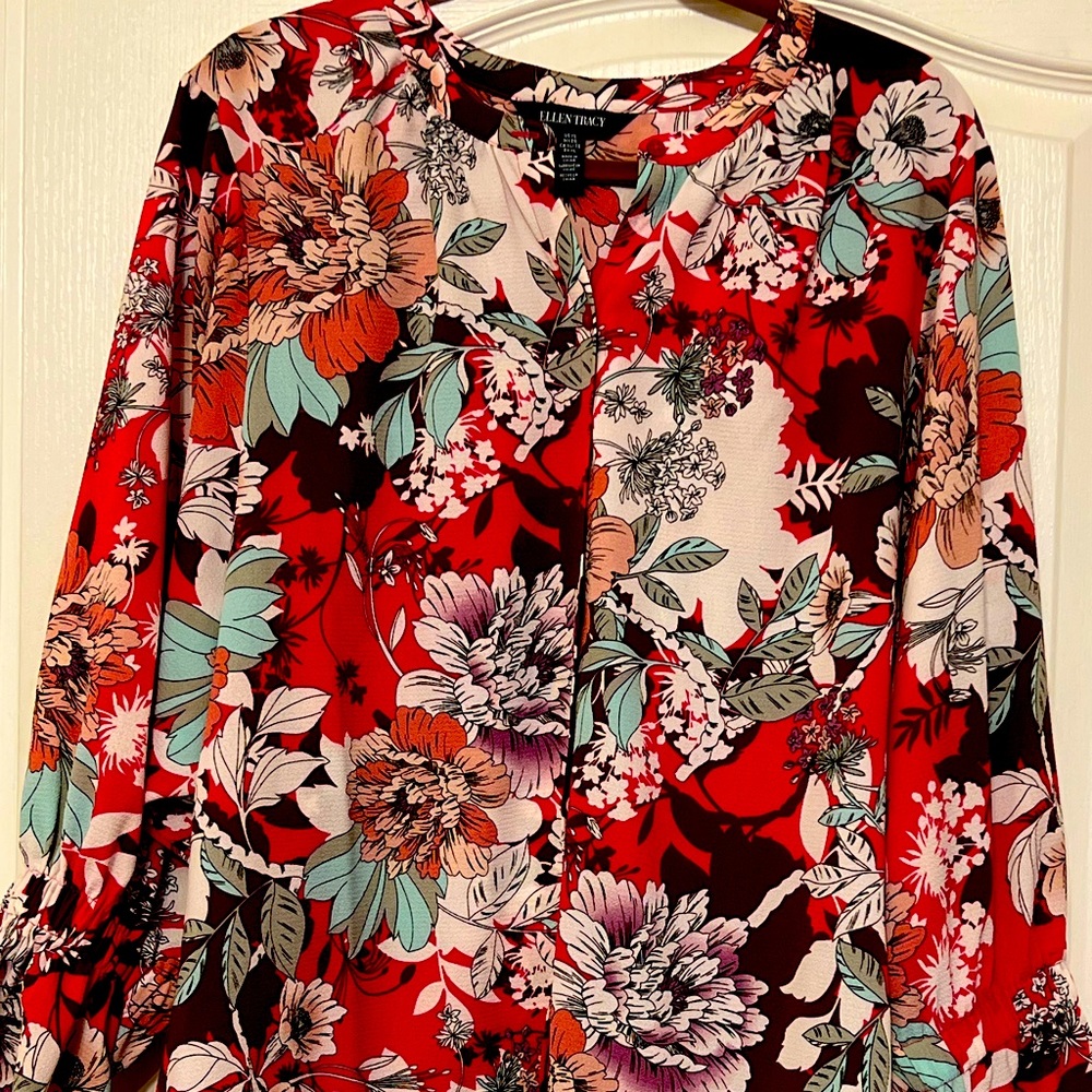 Flora blouse size XL By Ellen Tracy NWT.  Long bell sleeve